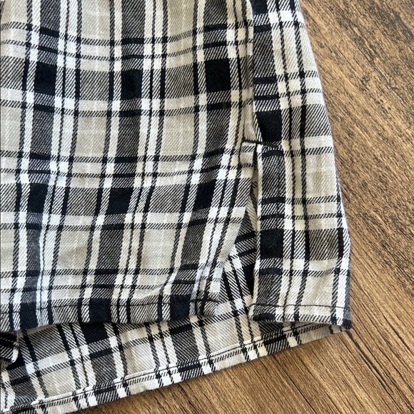 Slate & Stone Monochrome Plaid Flannel Shirt - Picture 4 of 11